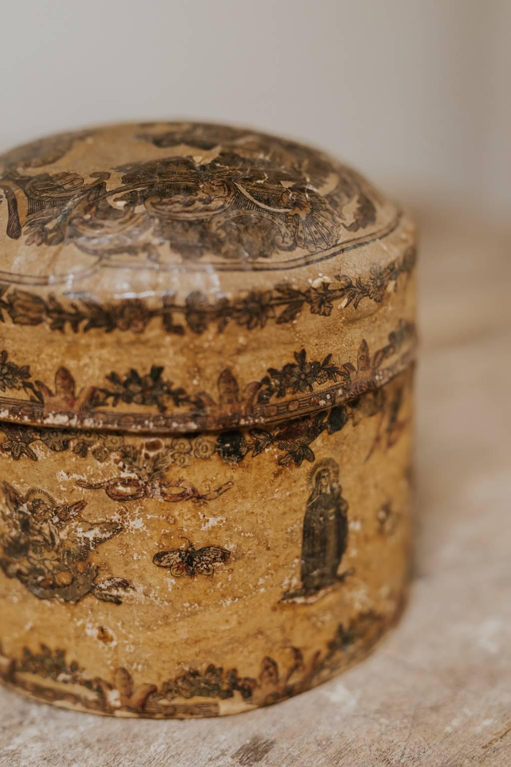 Hand-Painted 18th Century Arte Povera Venetian Chalk Box For Sale