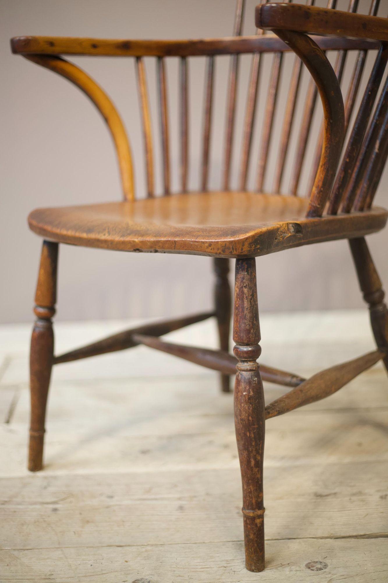 18th Century Ash and Elm Comb Back Windsor Chair In Excellent Condition In Malton, GB