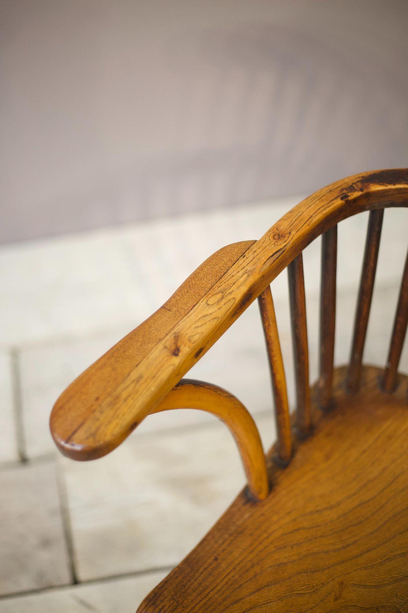 18th Century Ash and Elm Comb Back Windsor Chair 1