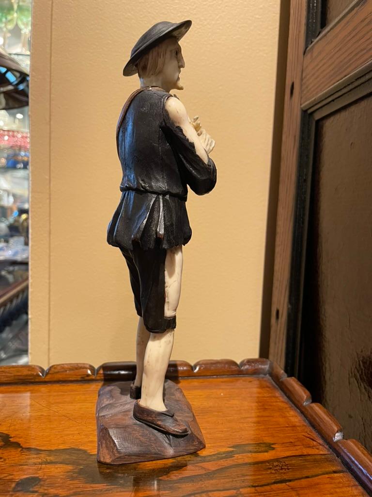 Figure baroque autrichienne sculptée d'un musicien de Beggar du 18e siècle  en vente 10