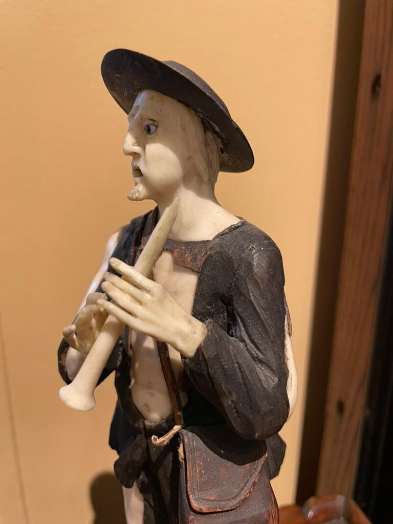 Figure baroque autrichienne sculptée d'un musicien de Beggar du 18e siècle  Bon état - En vente à Stamford, CT