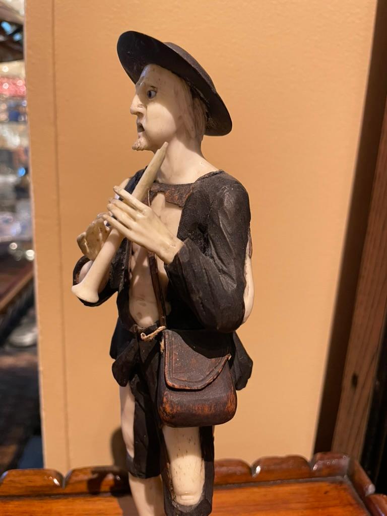 Os Figure baroque autrichienne sculptée d'un musicien de Beggar du 18e siècle  en vente