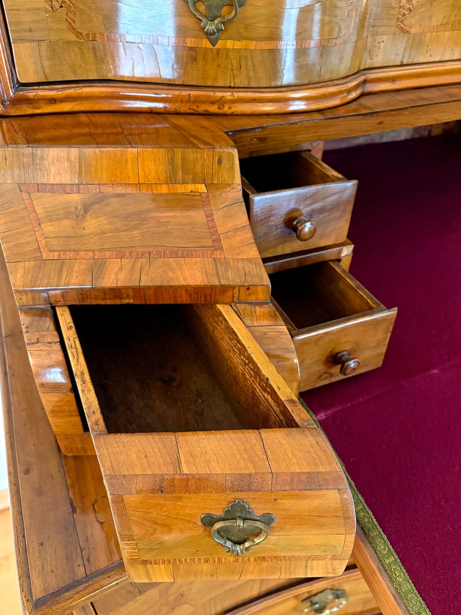 18th Century Austrian Baroque Secretaire/ Bureau Cabinet, Nutwood, AT ca. 1770 For Sale 6
