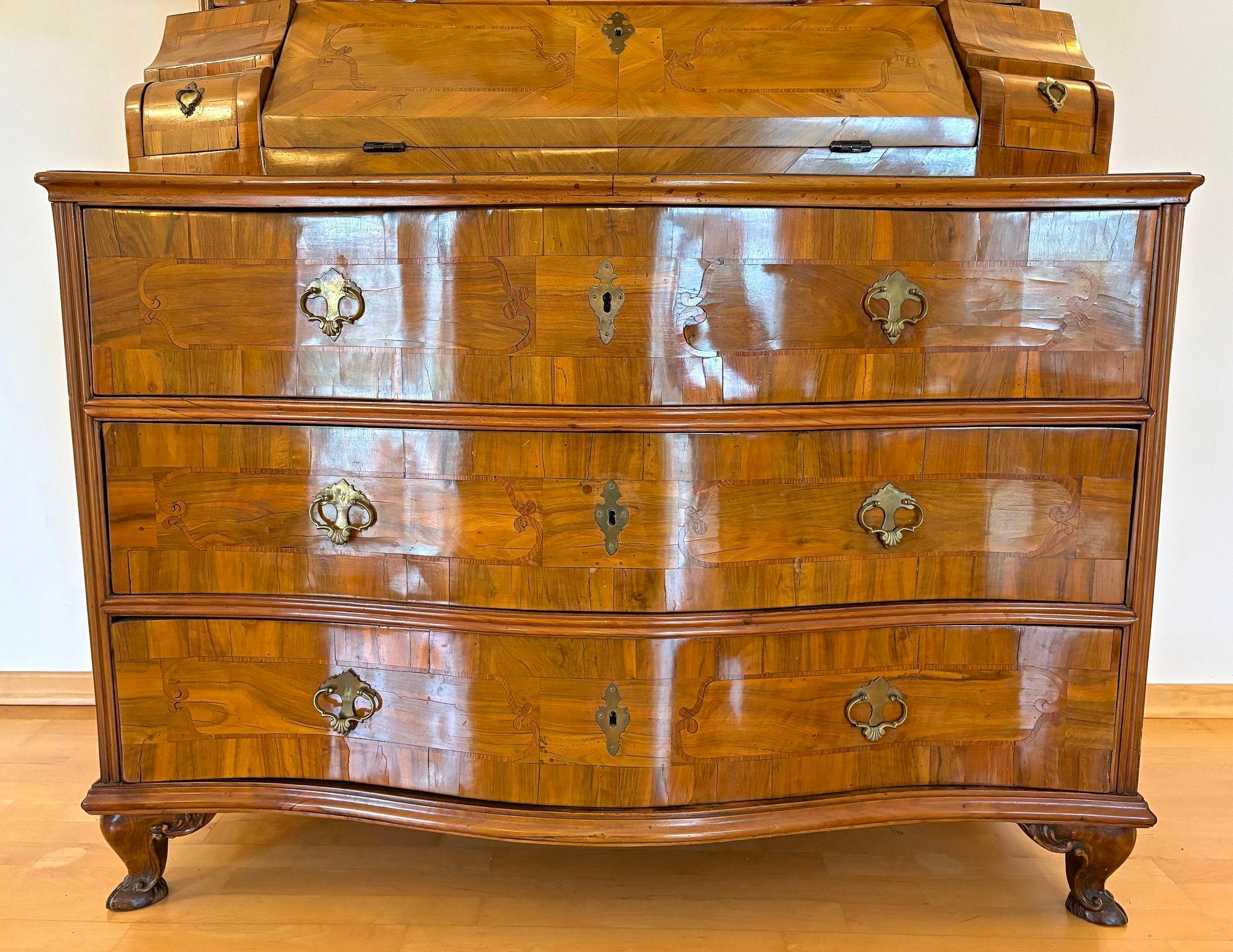 18th Century Austrian Baroque Secretaire/ Bureau Cabinet, Nutwood, AT ca. 1770 For Sale 7