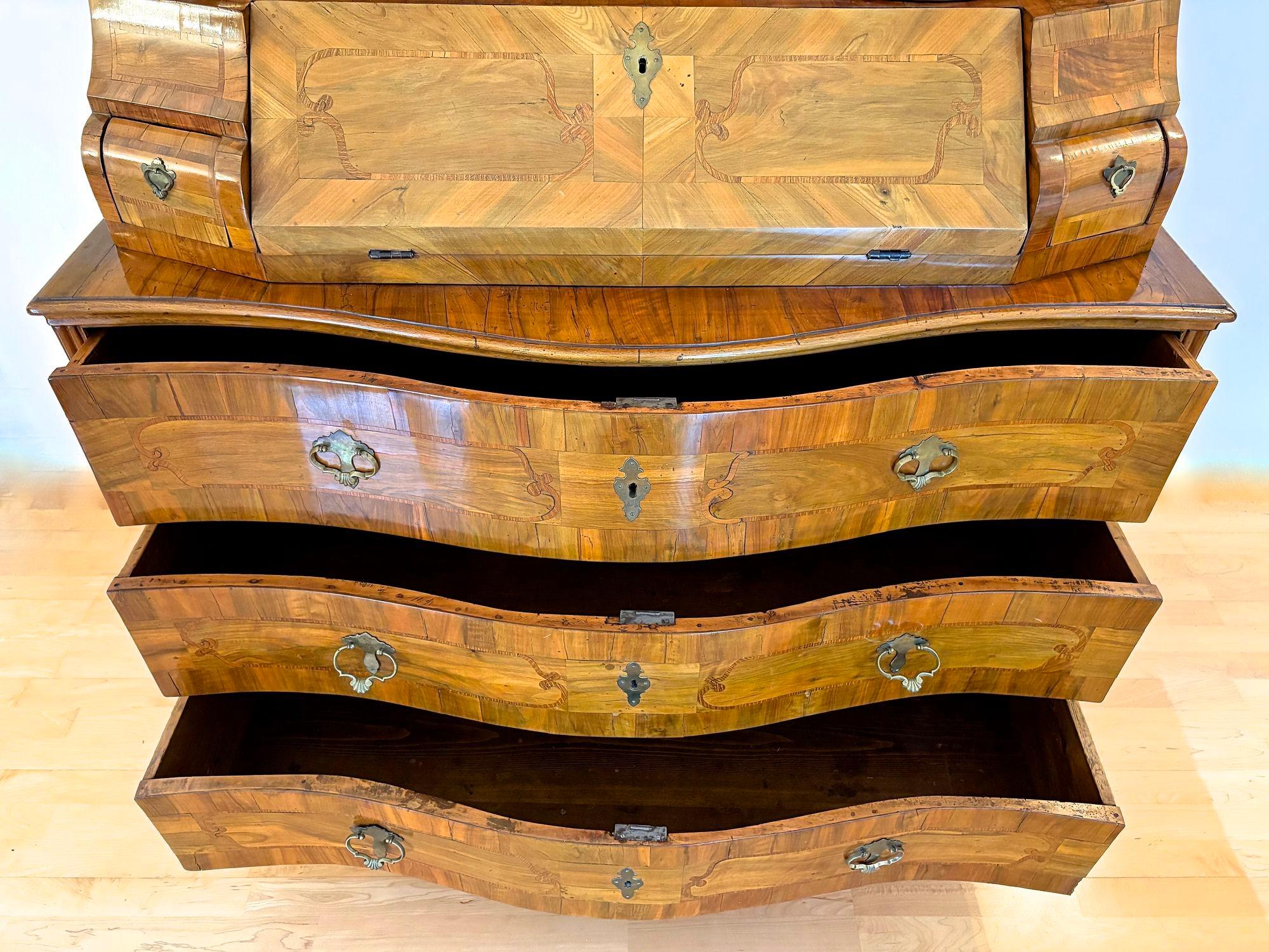 18th Century Austrian Baroque Secretaire/ Bureau Cabinet, Nutwood, AT ca. 1770 For Sale 9