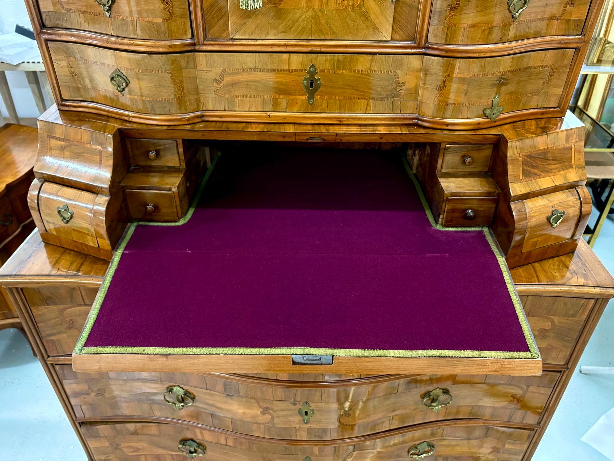 18th Century Austrian Baroque Secretaire/ Bureau Cabinet, Nutwood, AT ca. 1770 For Sale 10