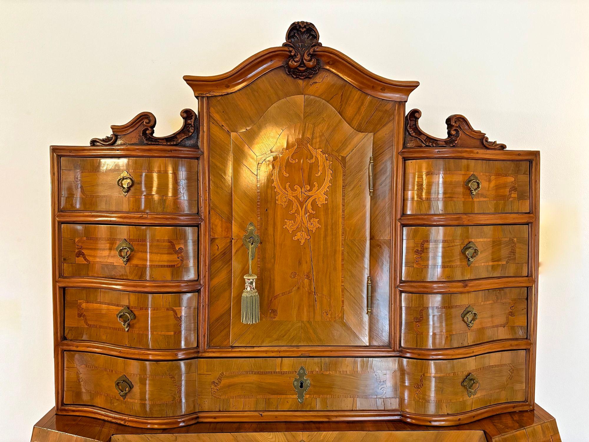 Hand-Carved 18th Century Austrian Baroque Secretaire/ Bureau Cabinet, Nutwood, AT ca. 1770 For Sale