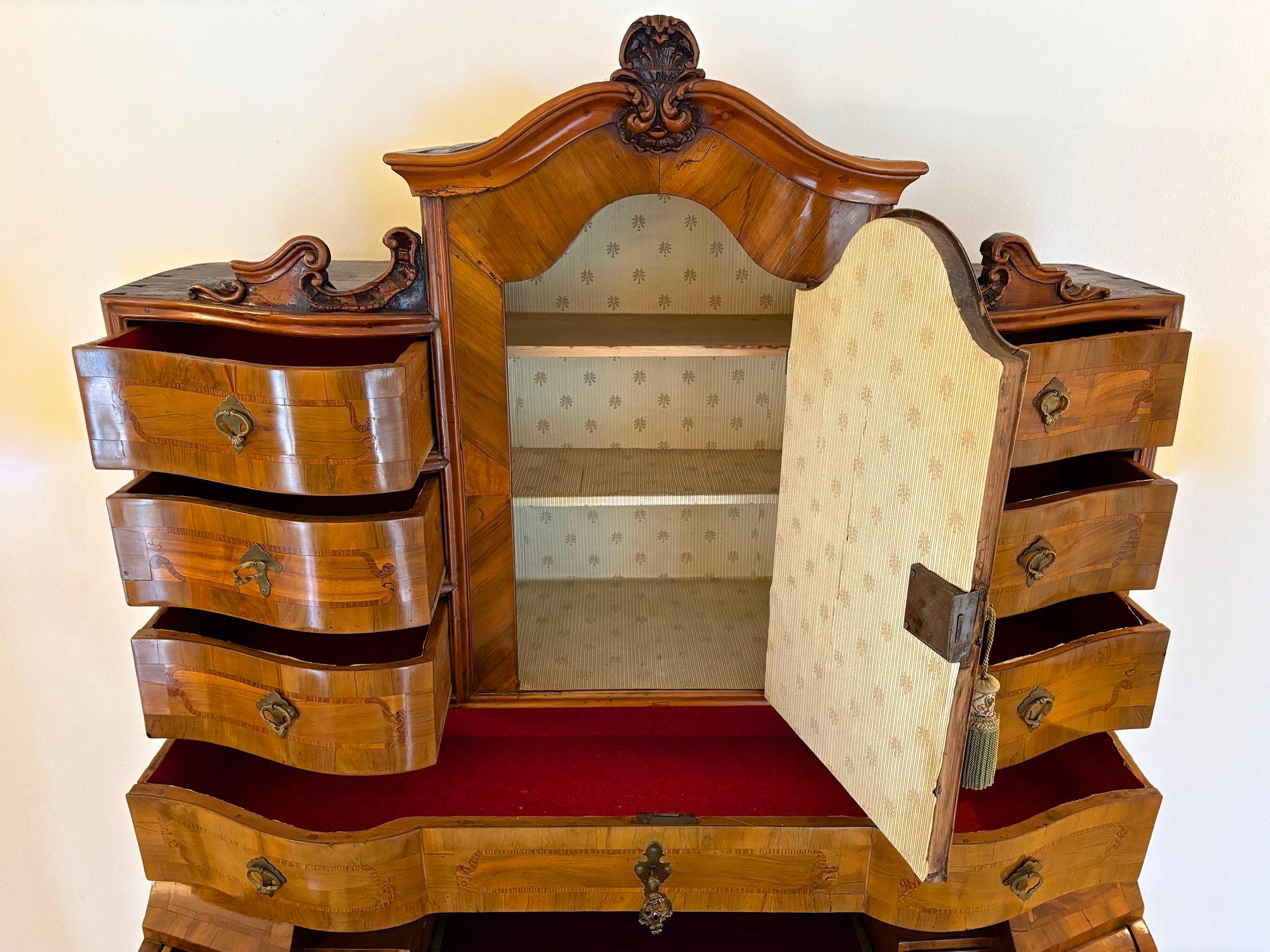 18th Century Austrian Baroque Secretaire/ Bureau Cabinet, Nutwood, AT ca. 1770 For Sale 2
