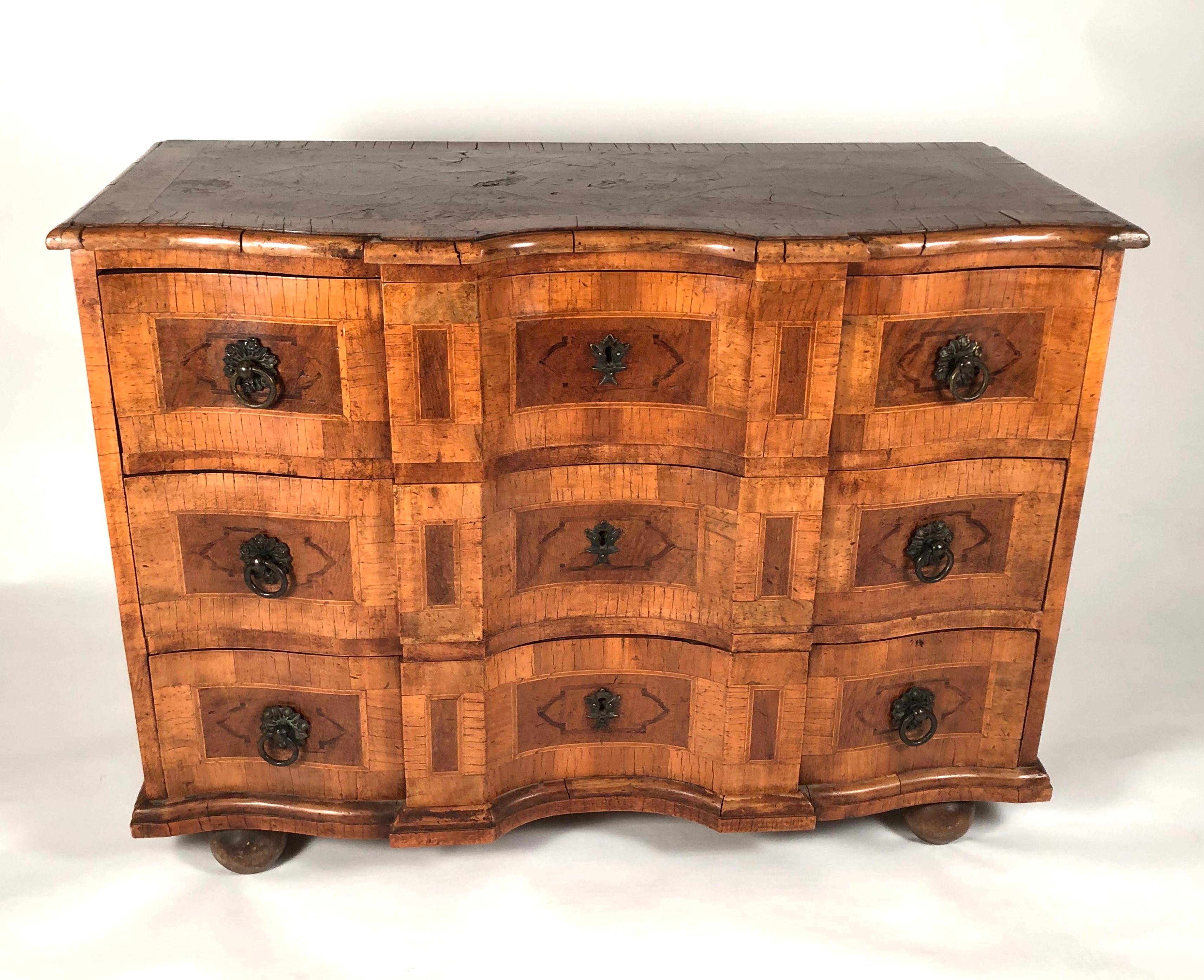 A fine quality  18th century Baroque Austrian burled walnut marquetry commode, circa 1730, with serpentine shaped top decorated with inlaid lozenge design, over 3 conforming serpentine fronted drawers, with marquetry decoration and  later (circa