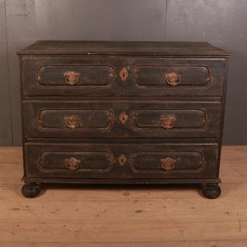 18th century carved and painted 3-drawer Austrian commode, 1780

Dimensions:
48 inches (122 cms) wide
25.5 inches (65 cms) deep
35.5 inches (90 cms) high.

 