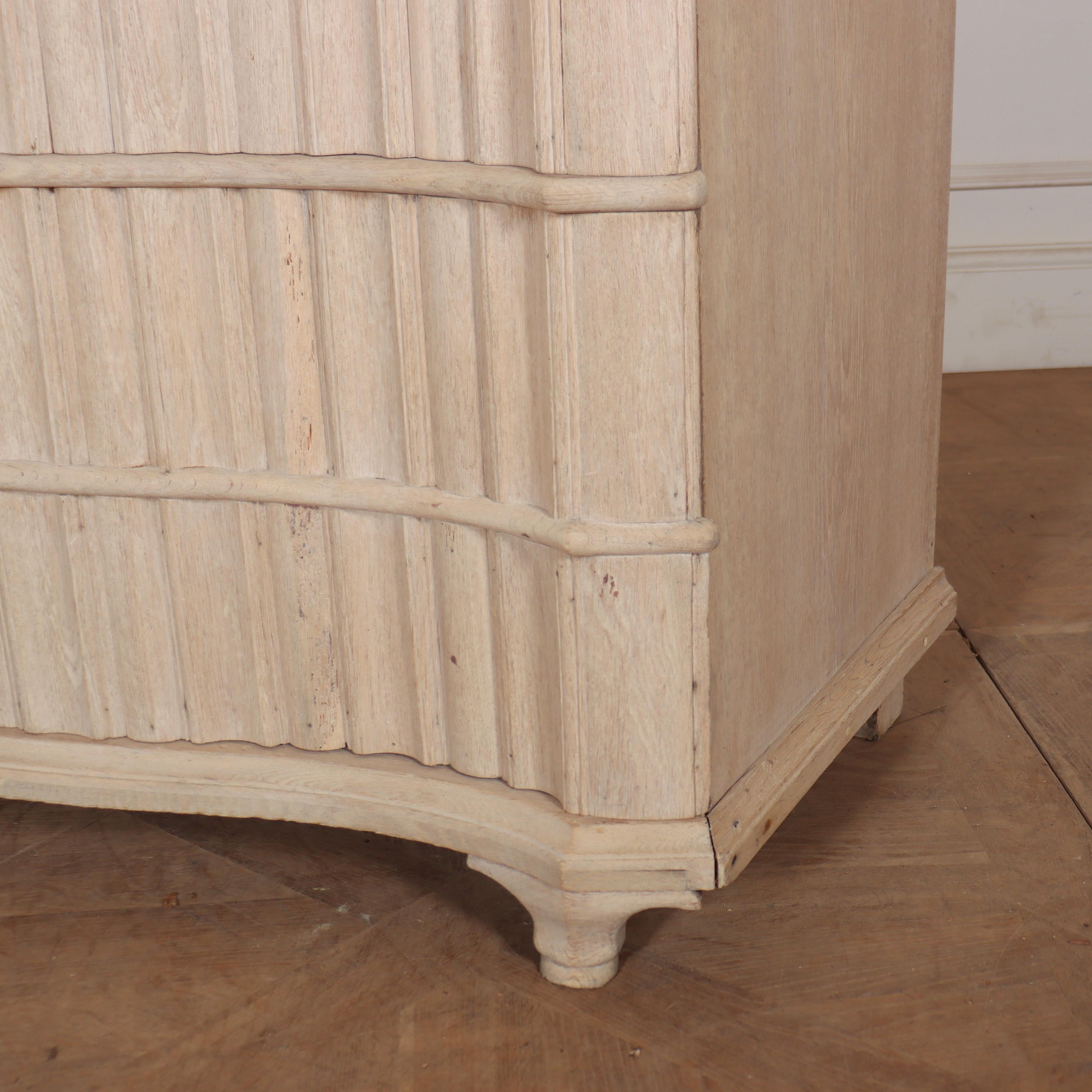 Fino al XVIII secolo Commode austriaca del XVIII secolo in vendita