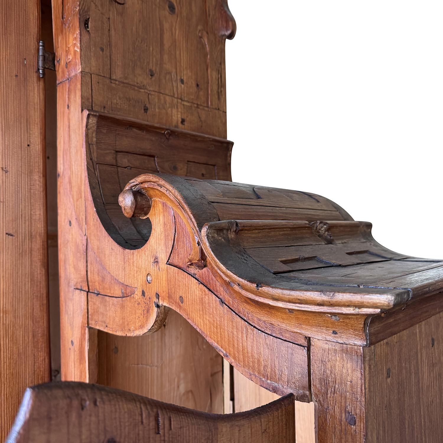 Gran armario antiguo austriaco del siglo XVIII de madera de abeto en dos partes en venta 6