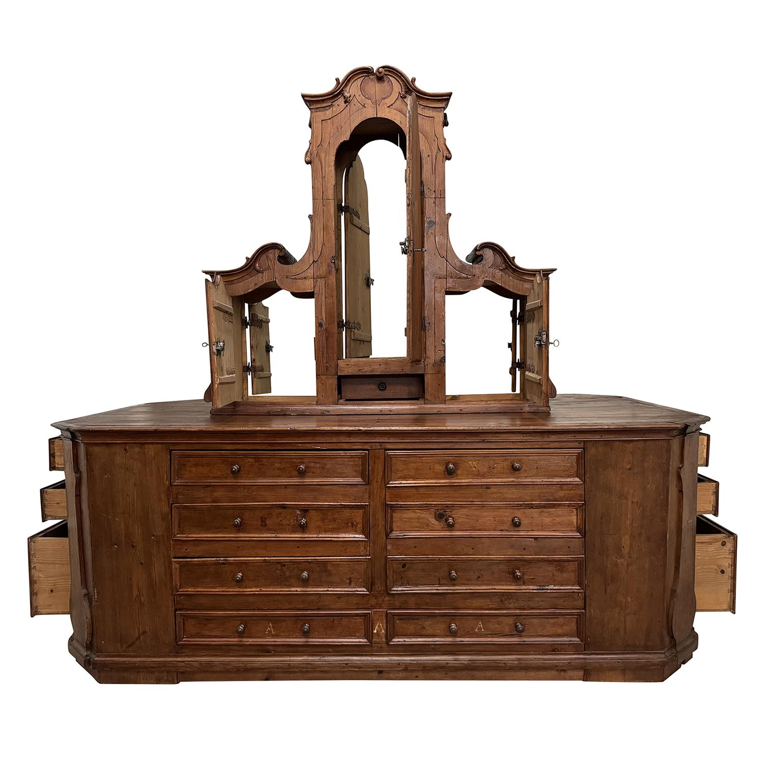 Gran armario antiguo austriaco del siglo XVIII de madera de abeto en dos partes Barroco en venta