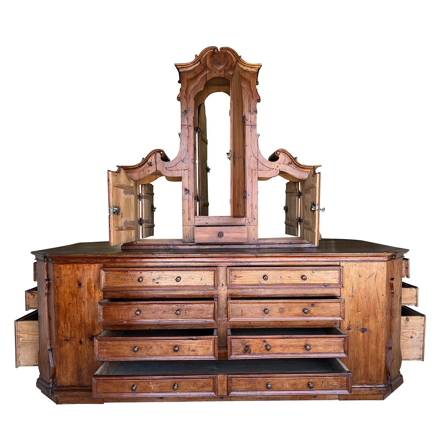 Gran armario antiguo austriaco del siglo XVIII de madera de abeto en dos partes Austríaco en venta