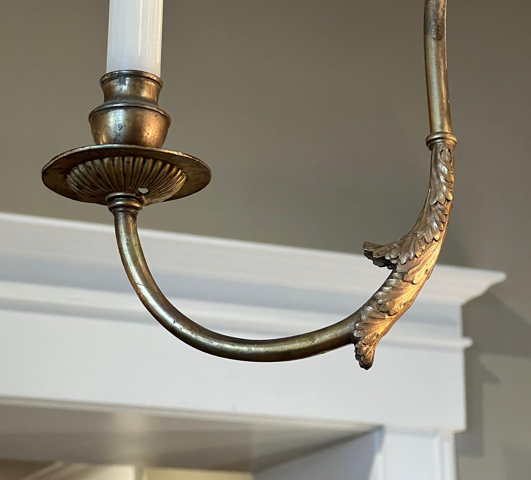 Lustre néoclassique autrichien du XVIIIe siècle en bronze doré et cristal en vente 2