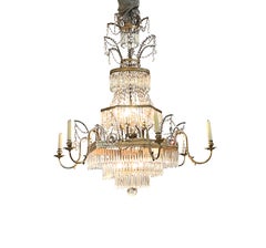 Lustre néoclassique autrichien du XVIIIe siècle en bronze doré et cristal