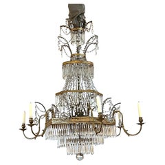 Lustre néoclassique autrichien du XVIIIe siècle en bronze doré et cristal