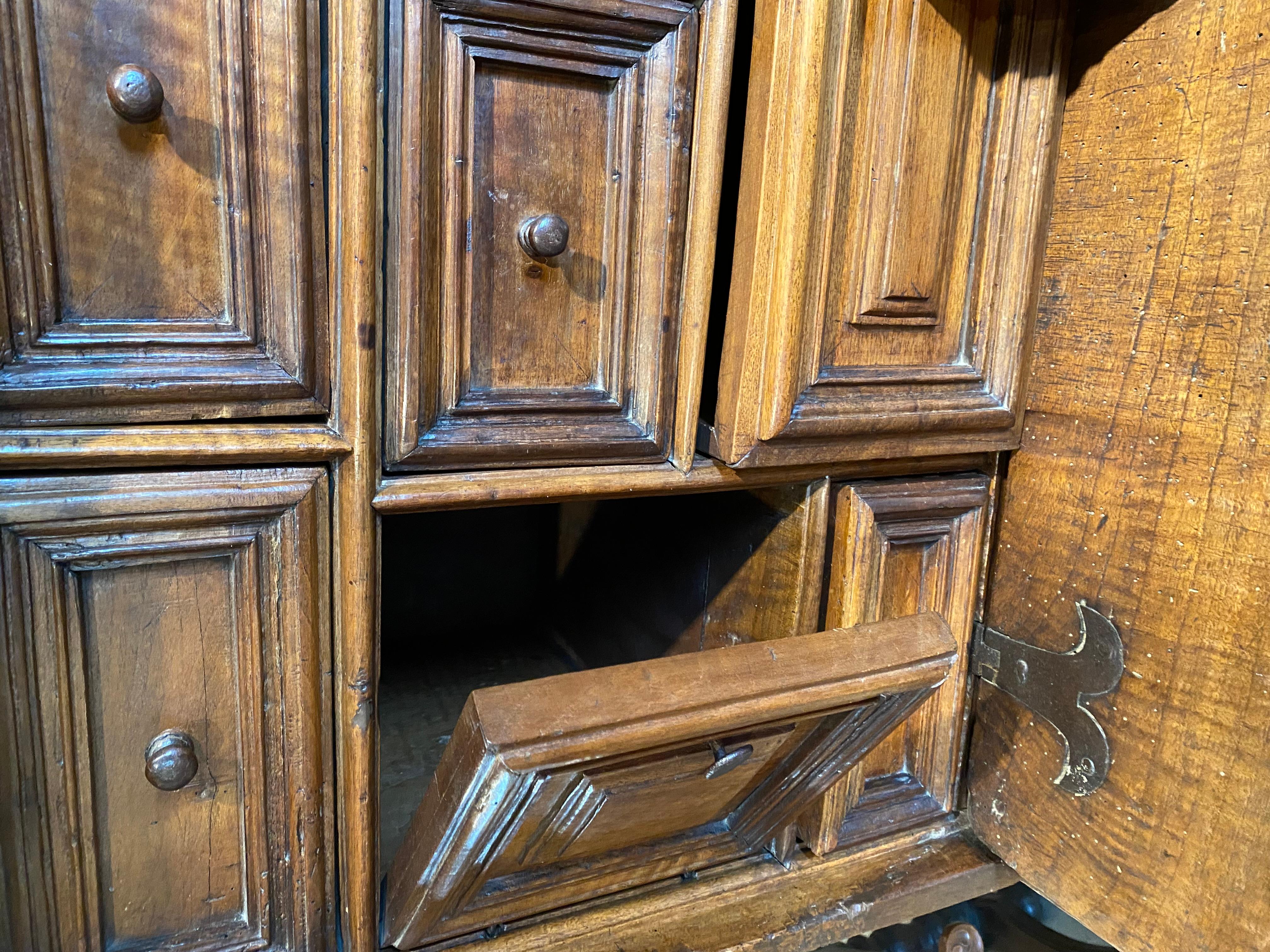 18th Century Bargueno in Molded Walnut In Good Condition In Saint Helena, CA
