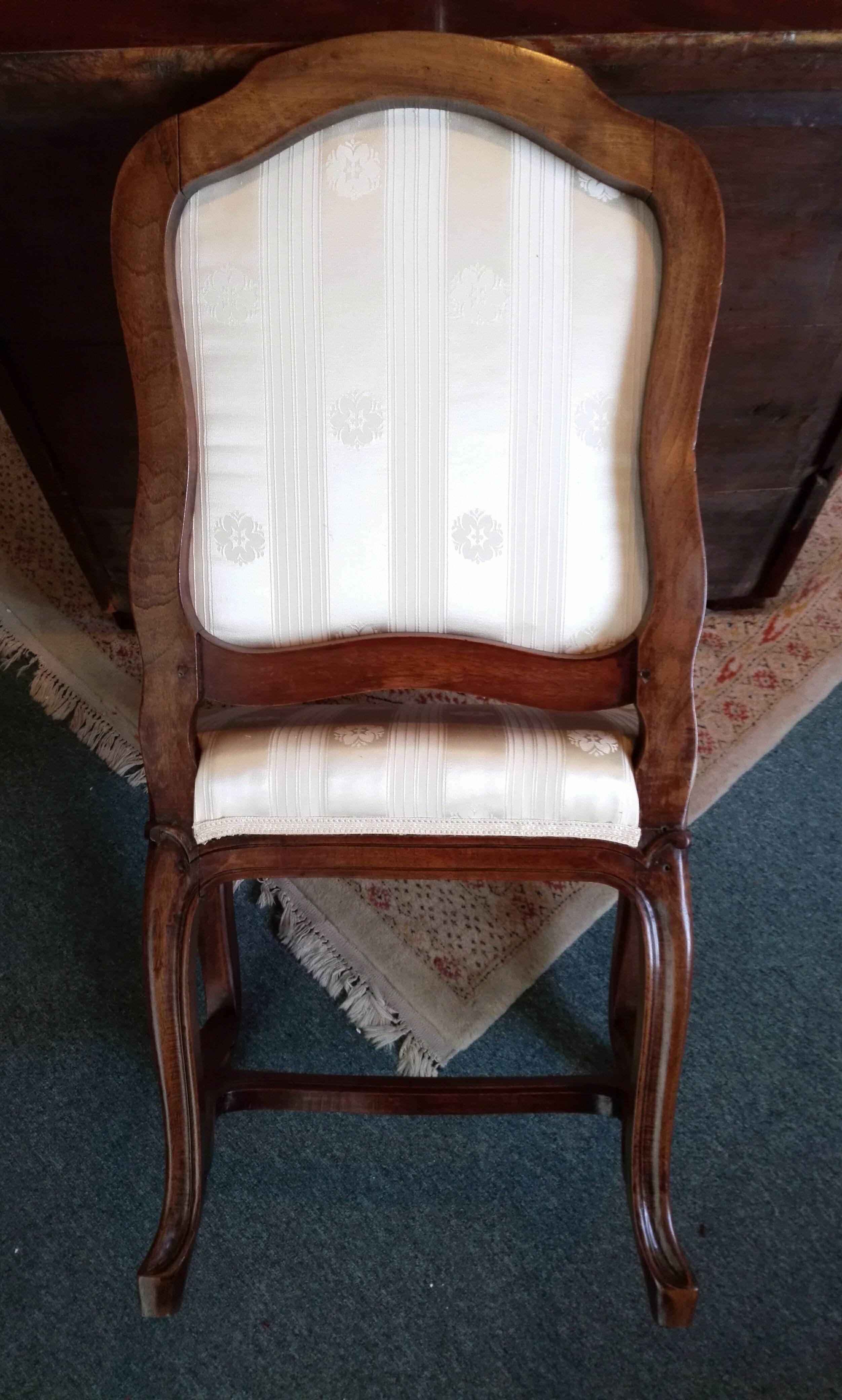 Baroque 18th Century Barock Walnut Curved Legs Upholstered and Covered French Chair For Sale