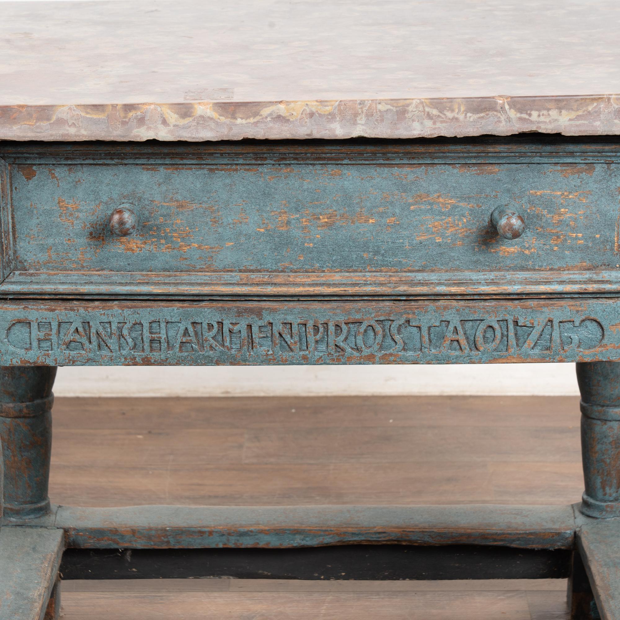 Table baroque du 18ème siècle en chêne peint en bleu, Suède en vente 3