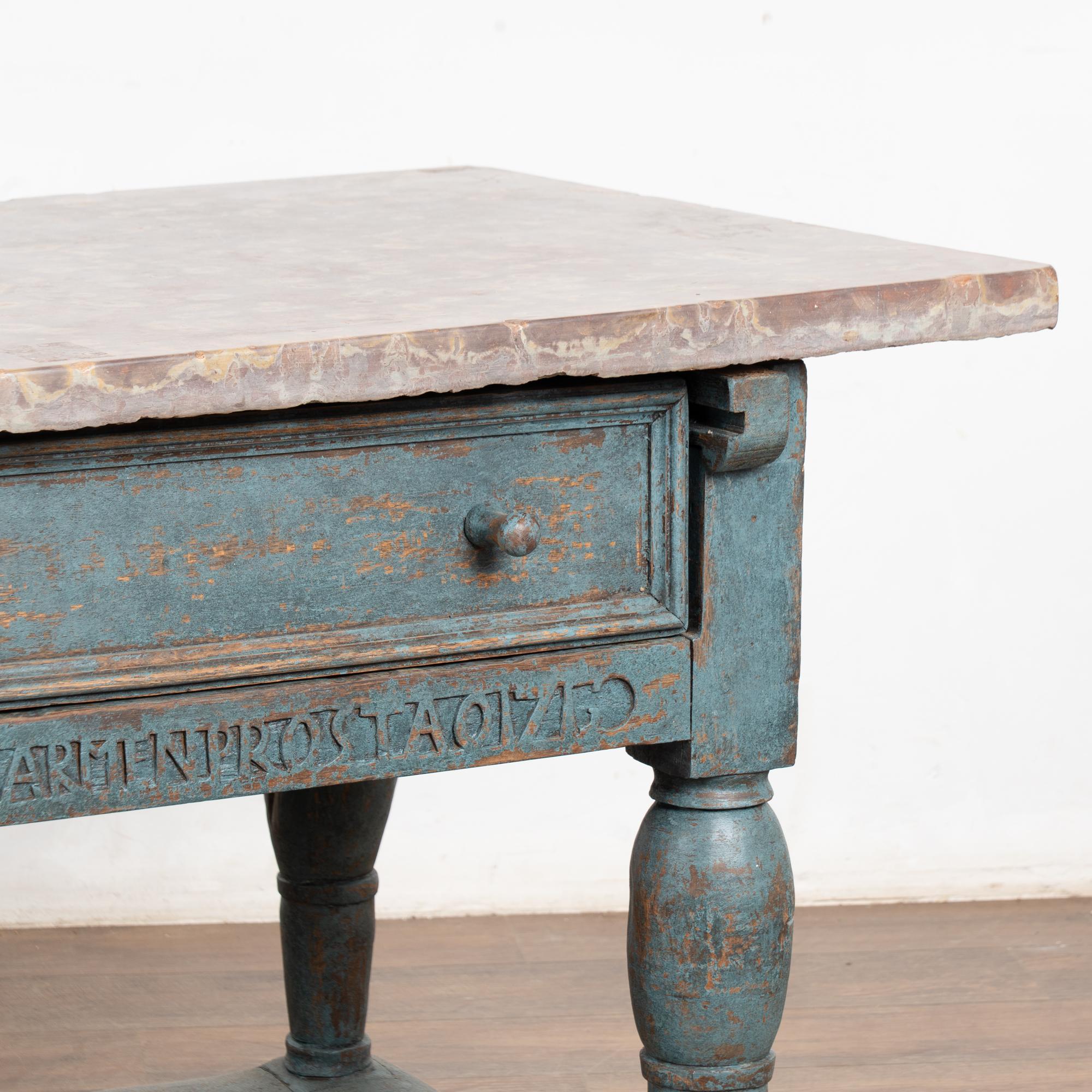 Table baroque du 18ème siècle en chêne peint en bleu, Suède en vente 4
