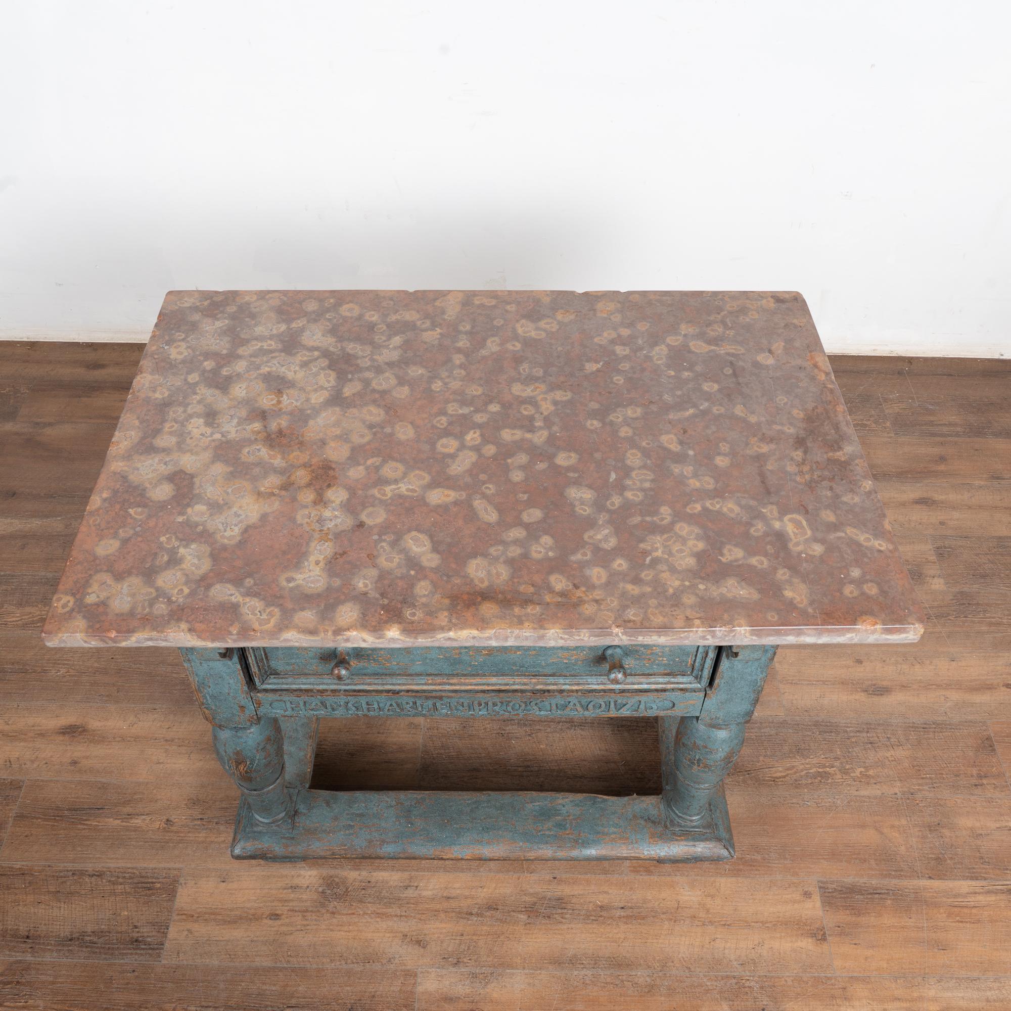 Table baroque du 18ème siècle en chêne peint en bleu, Suède État moyen - En vente à Round Top, TX