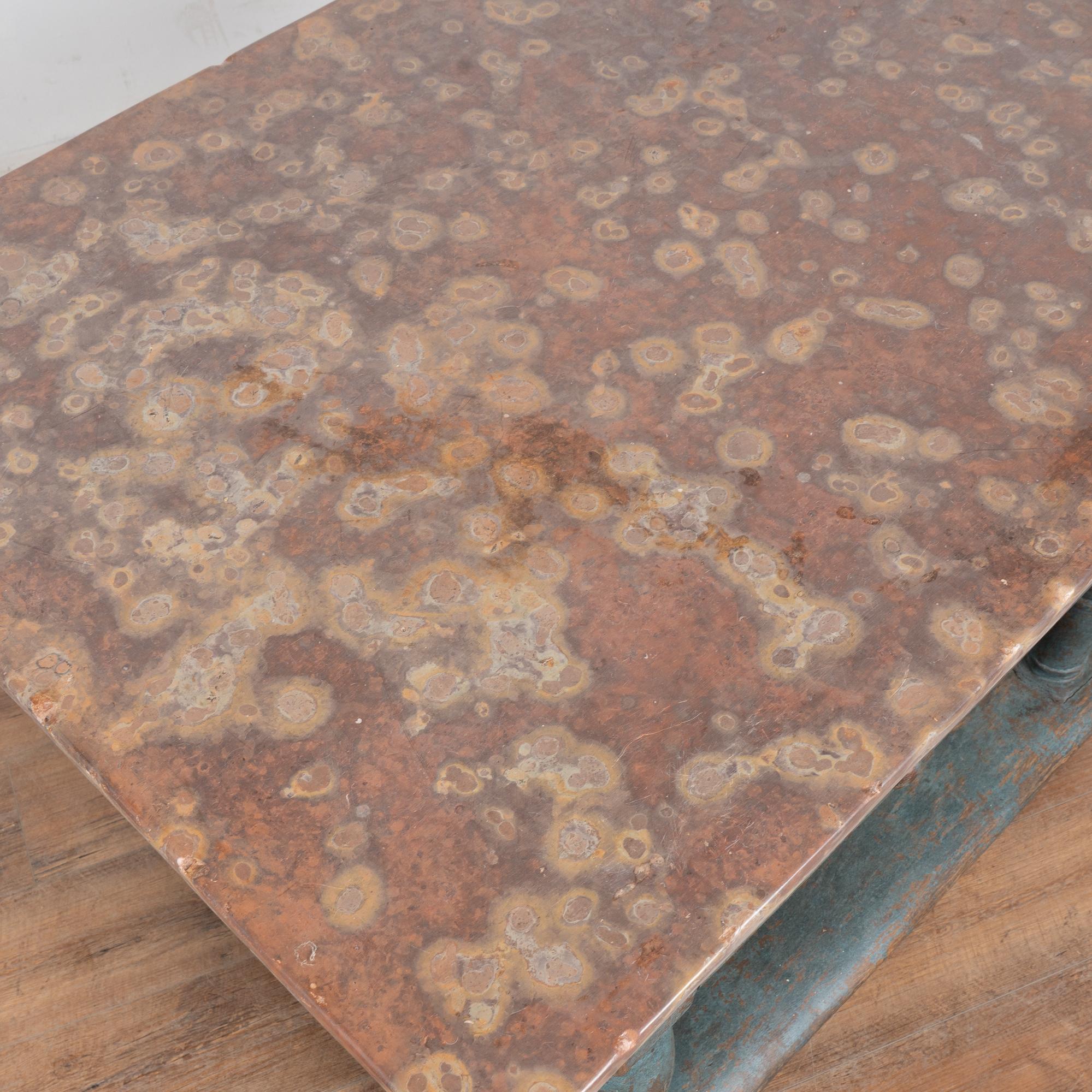 Pierre Table baroque du 18ème siècle en chêne peint en bleu, Suède en vente