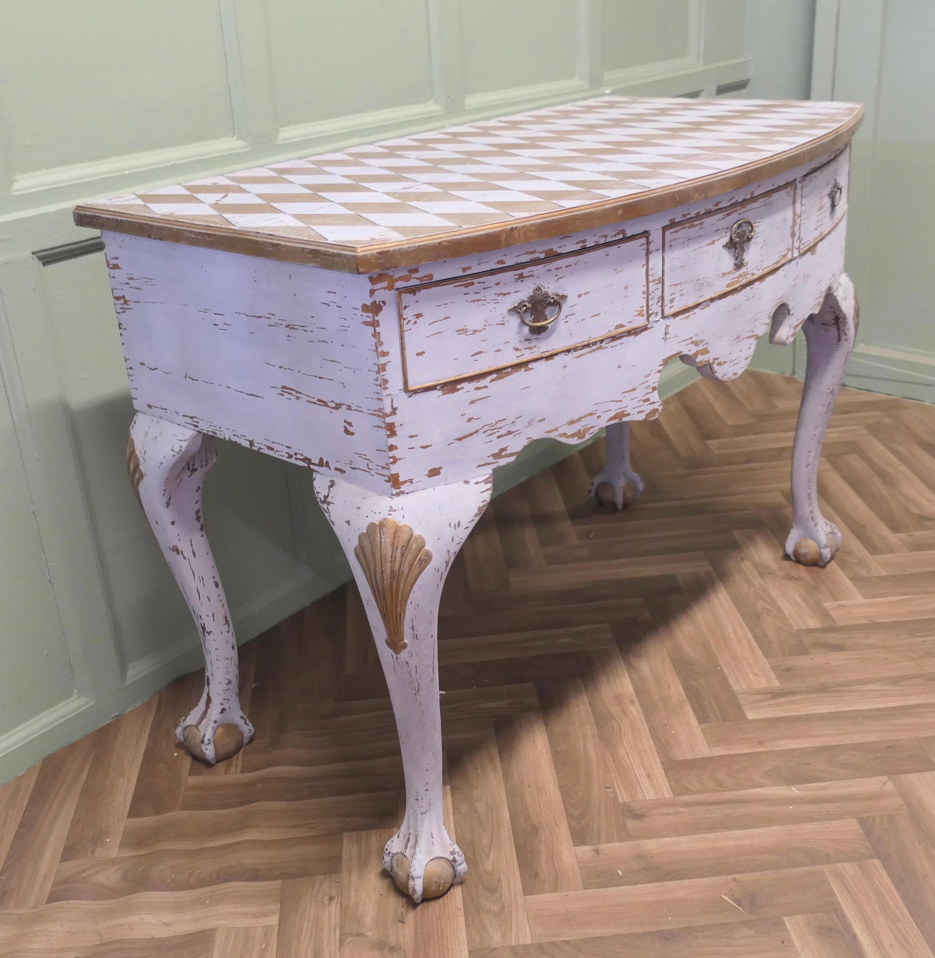 18. Jahrhundert Barock Bogen Front gemalt Konsole Beistelltisch  Einzigartiges Stück im Zustand „Gut“ im Angebot in Godshill, Isle of Wight
