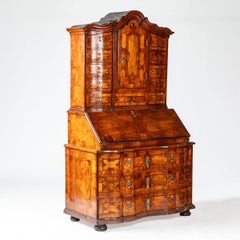 Ufficio barocco del 18° secolo in noce con intarsi