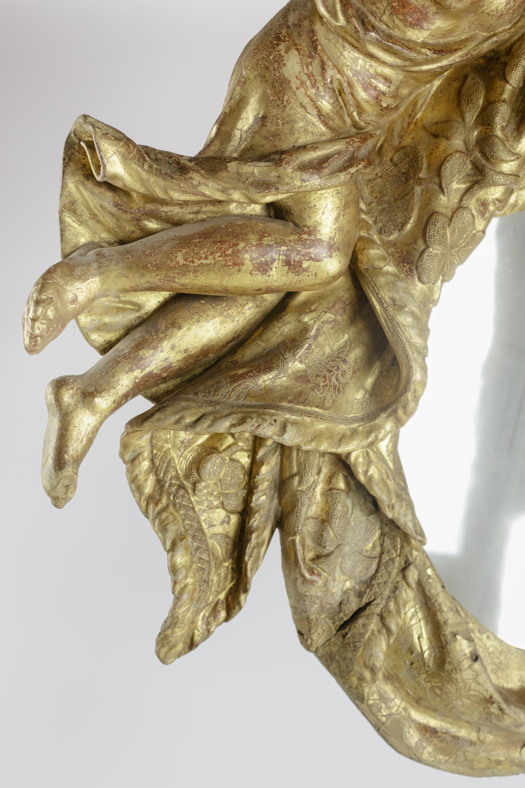 Miroir baroque du 18e siècle en bois sculpté et doré en vente 7