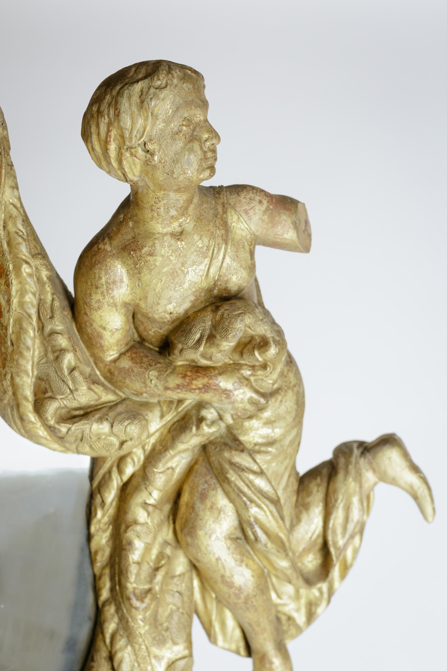 Miroir baroque du 18e siècle en bois sculpté et doré en vente 8