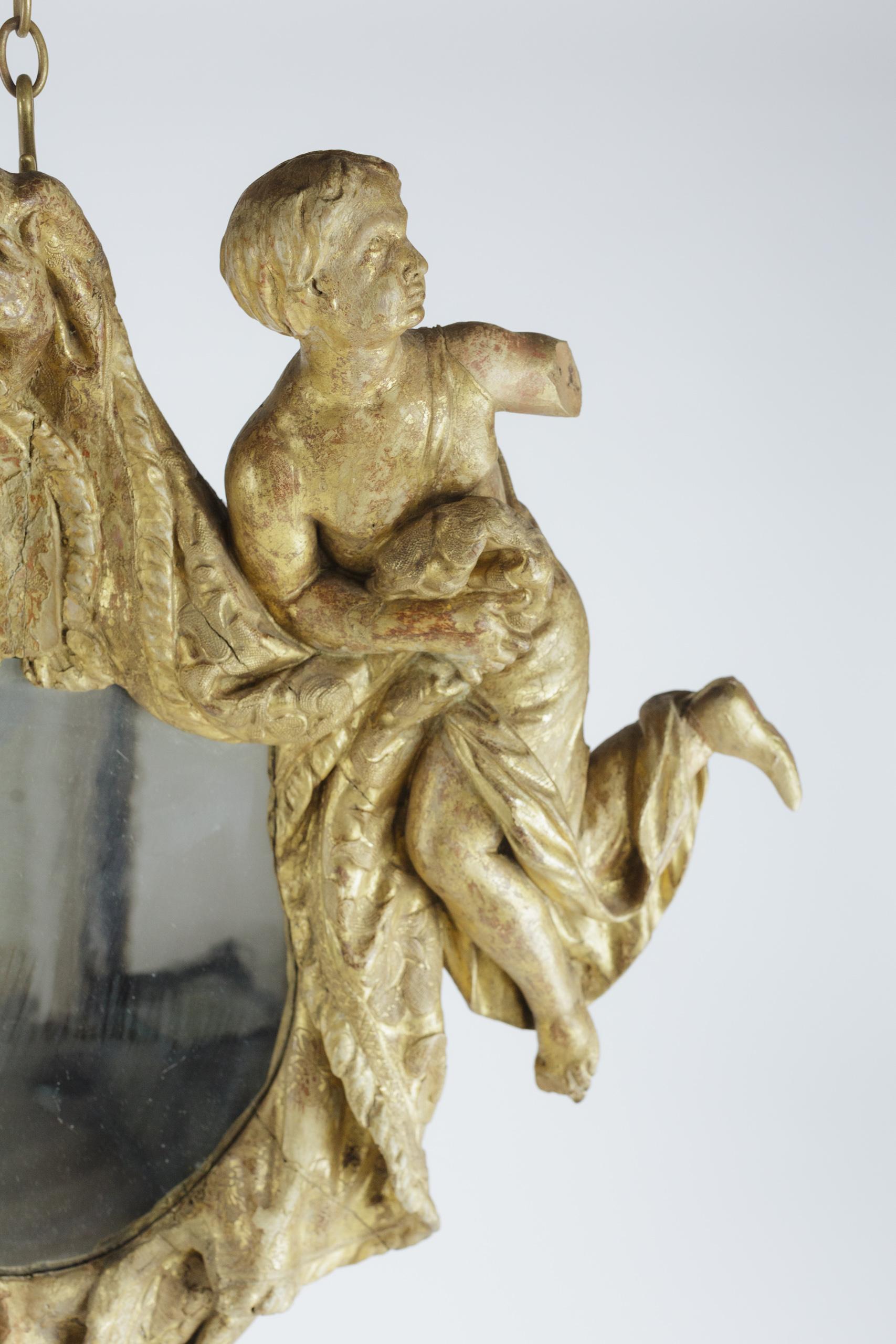 italien Miroir baroque du 18e siècle en bois sculpté et doré en vente