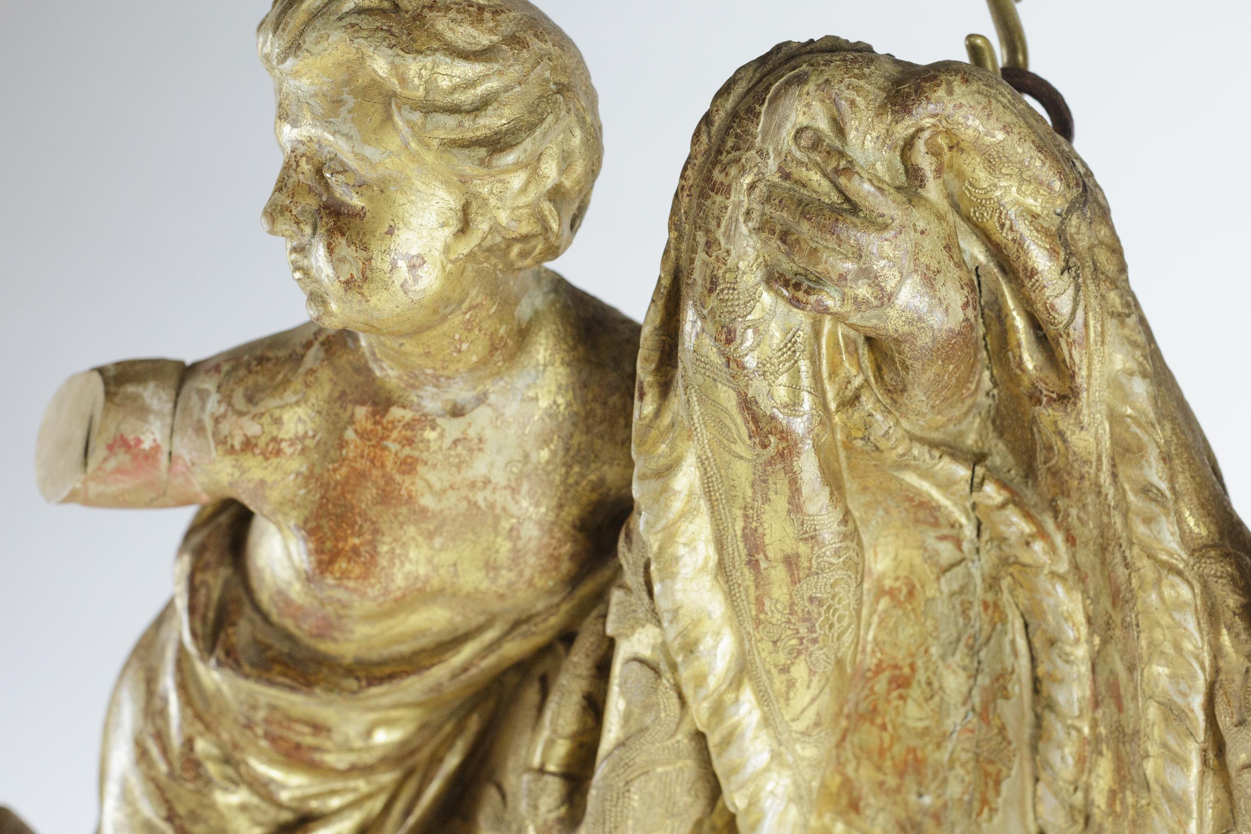 XVIIIe siècle Miroir baroque du 18e siècle en bois sculpté et doré en vente