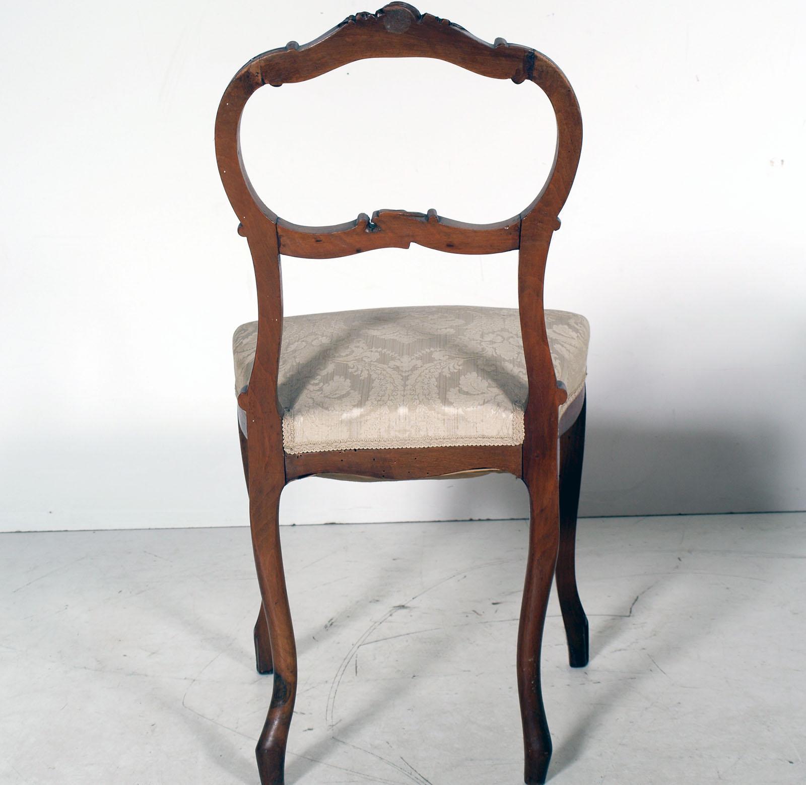 18th Century Baroque Chair for Desk or Vanity Hand-Carved Walnut, Restored In Good Condition For Sale In Vigonza, Padua
