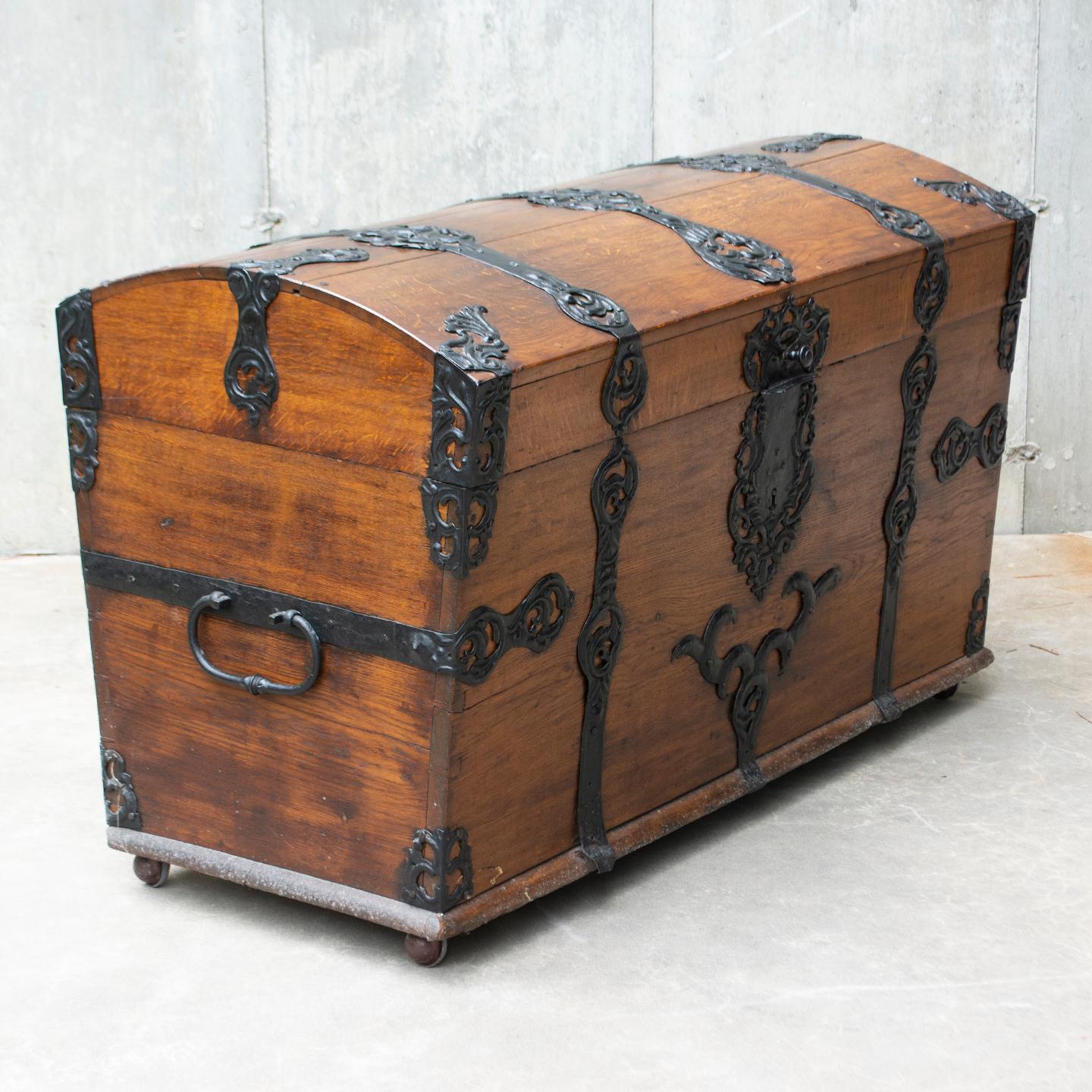 18th Century Baroque Chest In Good Condition For Sale In Wilton, CT