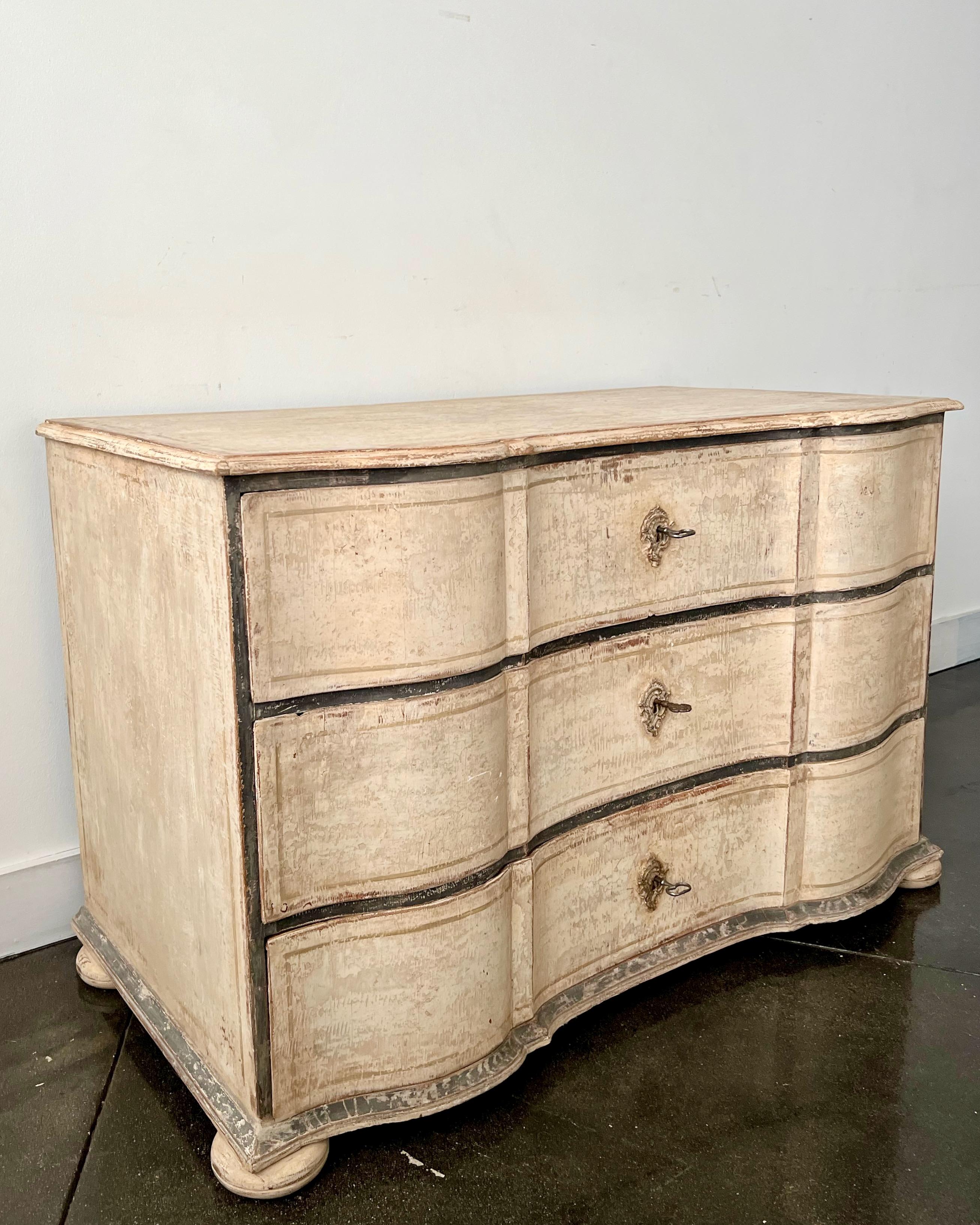 Hand-Carved 18th Century Baroque Chest of Drawer For Sale