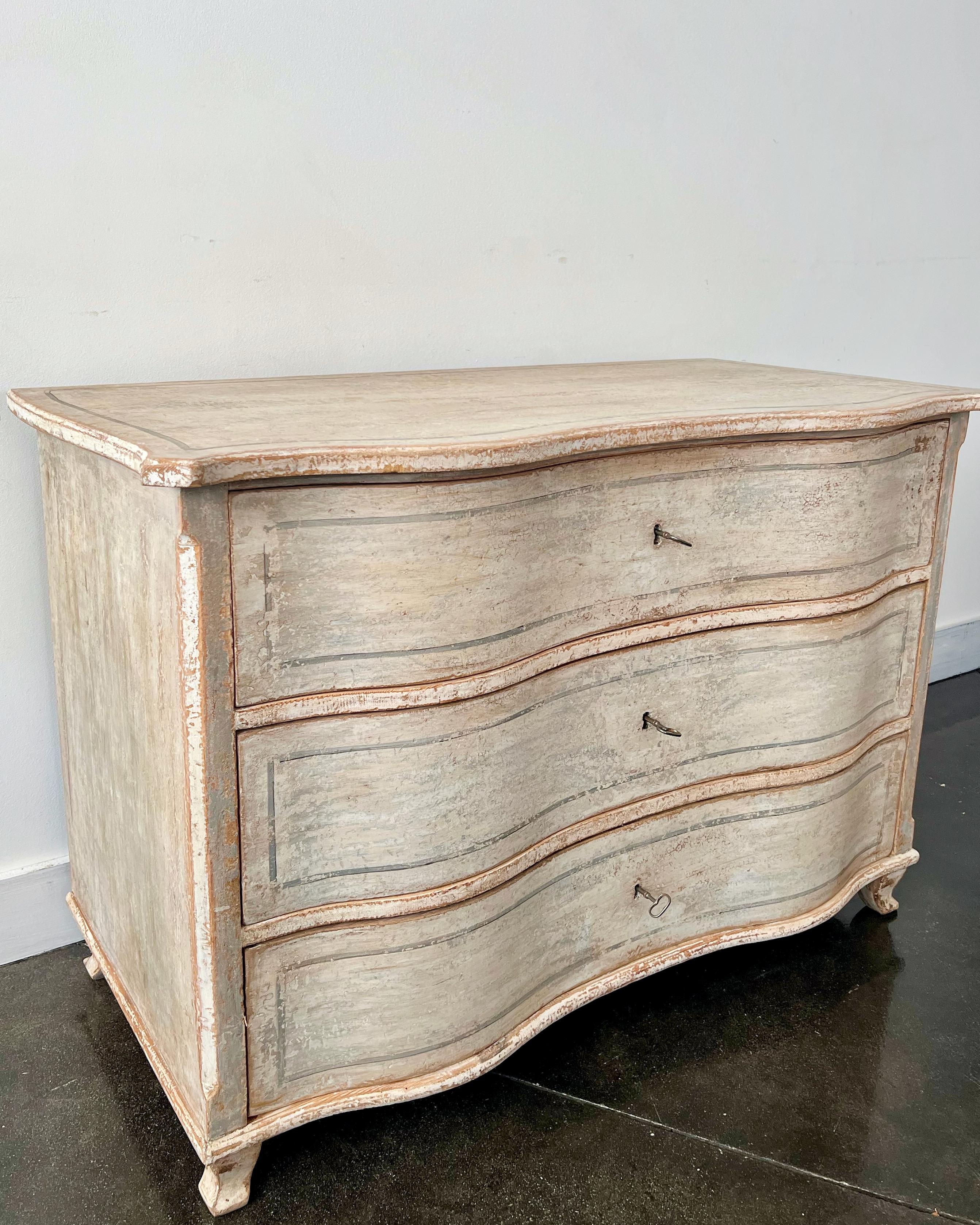 Hand-Carved 18th Century Baroque Chest of Drawer For Sale