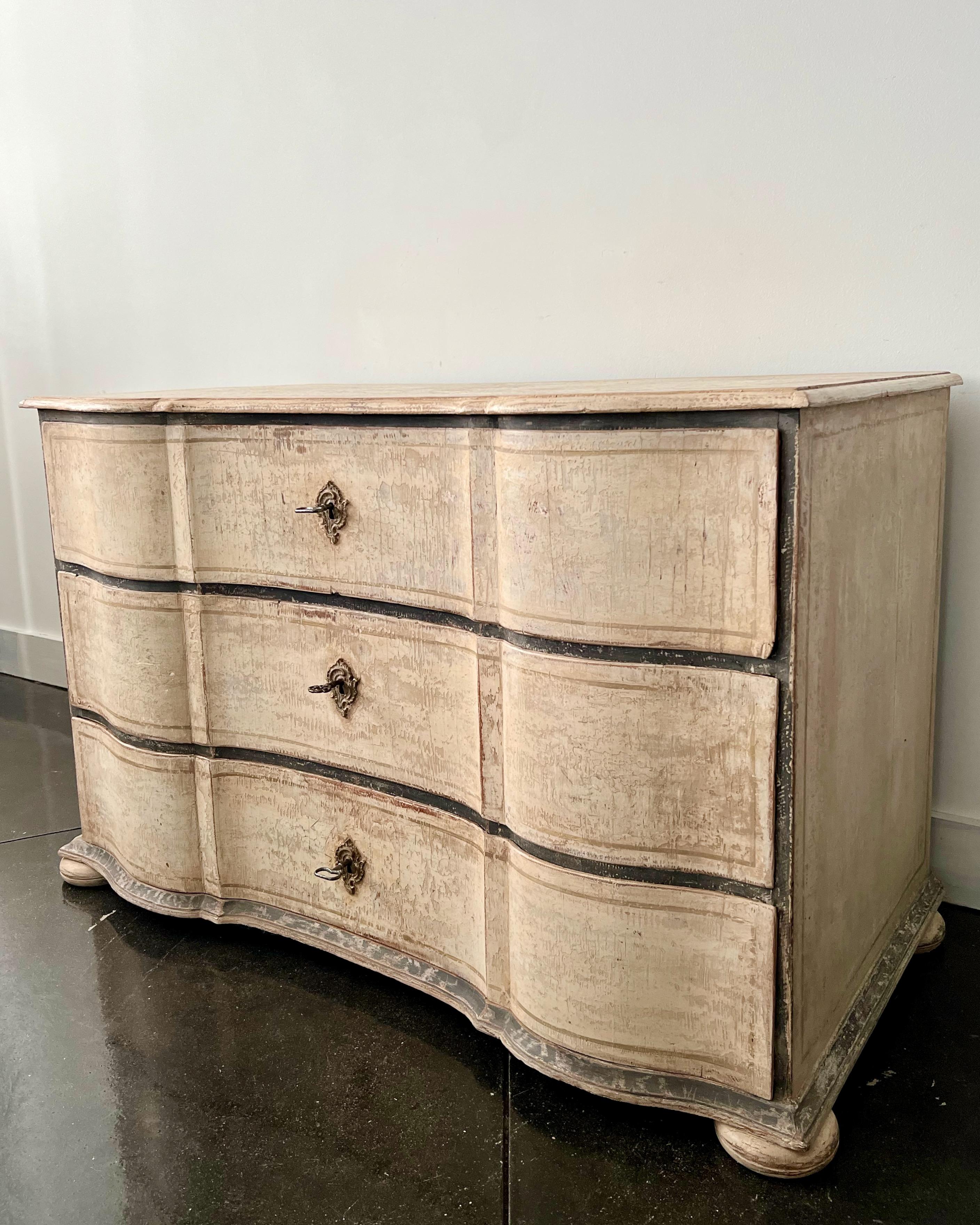 18th Century Baroque Chest of Drawer In Good Condition For Sale In Charleston, SC
