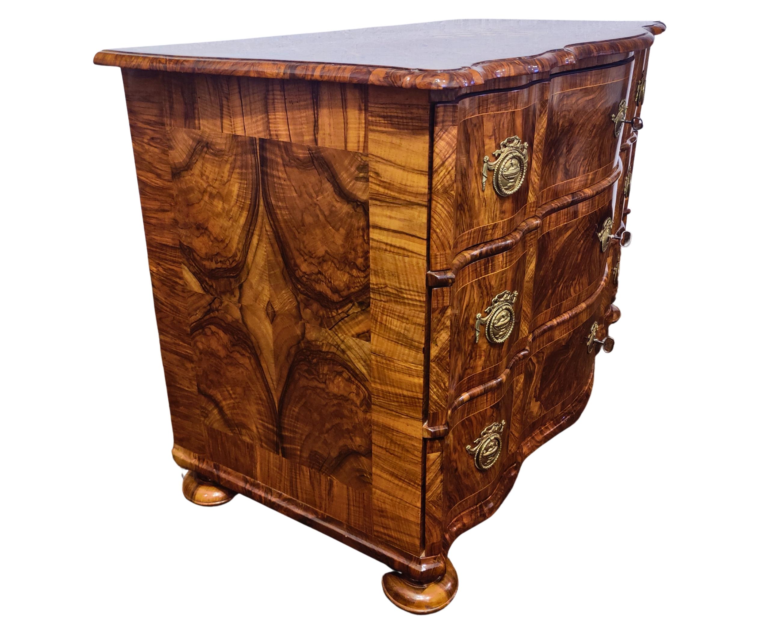 18th Century German Baroque Commode in Walnut Veneer with Cube Marquetry Top For Sale 2