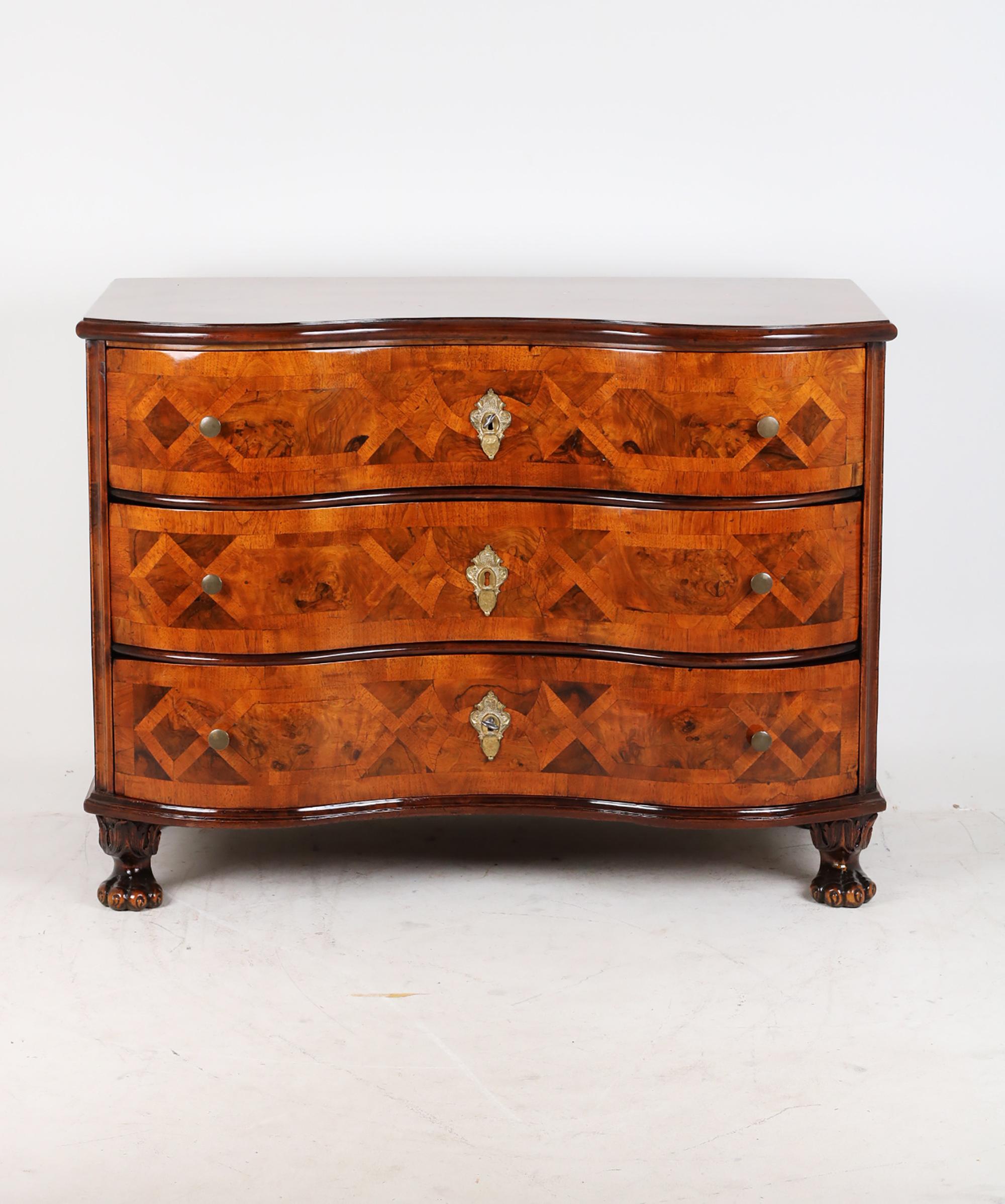 18th Century Baroque Chest of drawers For Sale 10