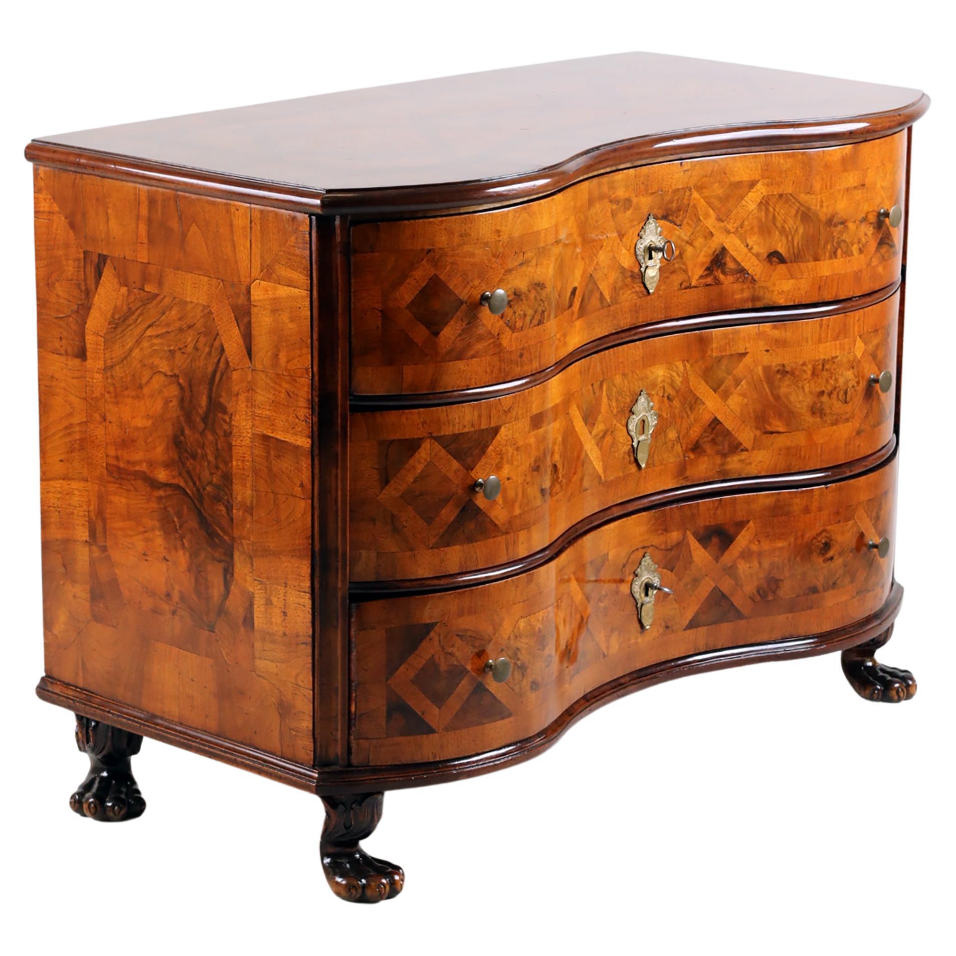German 18th Century Baroque Chest of drawers For Sale