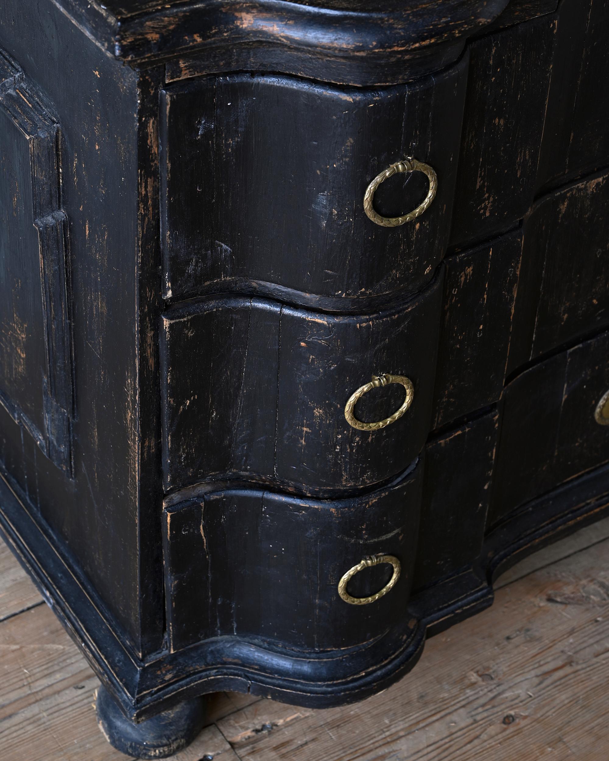 Hand-Crafted 18th Century, Baroque Chest of Drawers 