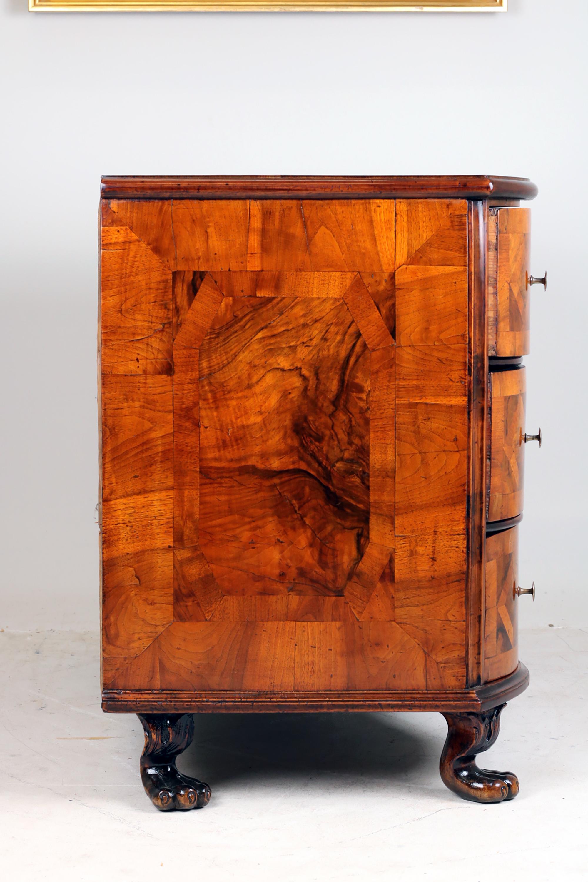 18th Century Baroque Chest of drawers For Sale 1