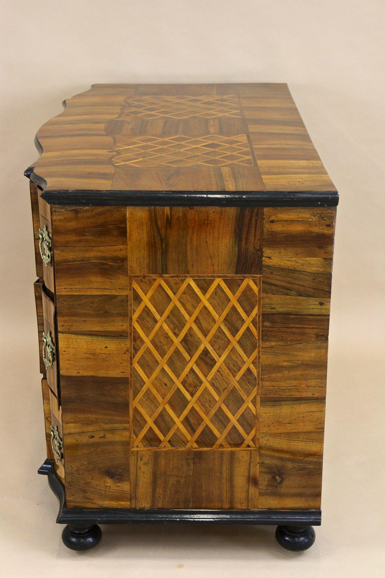 Barocke Kommode des 18. Jahrhunderts - Intarsienarbeiten, Österreich um 1760 im Angebot 5