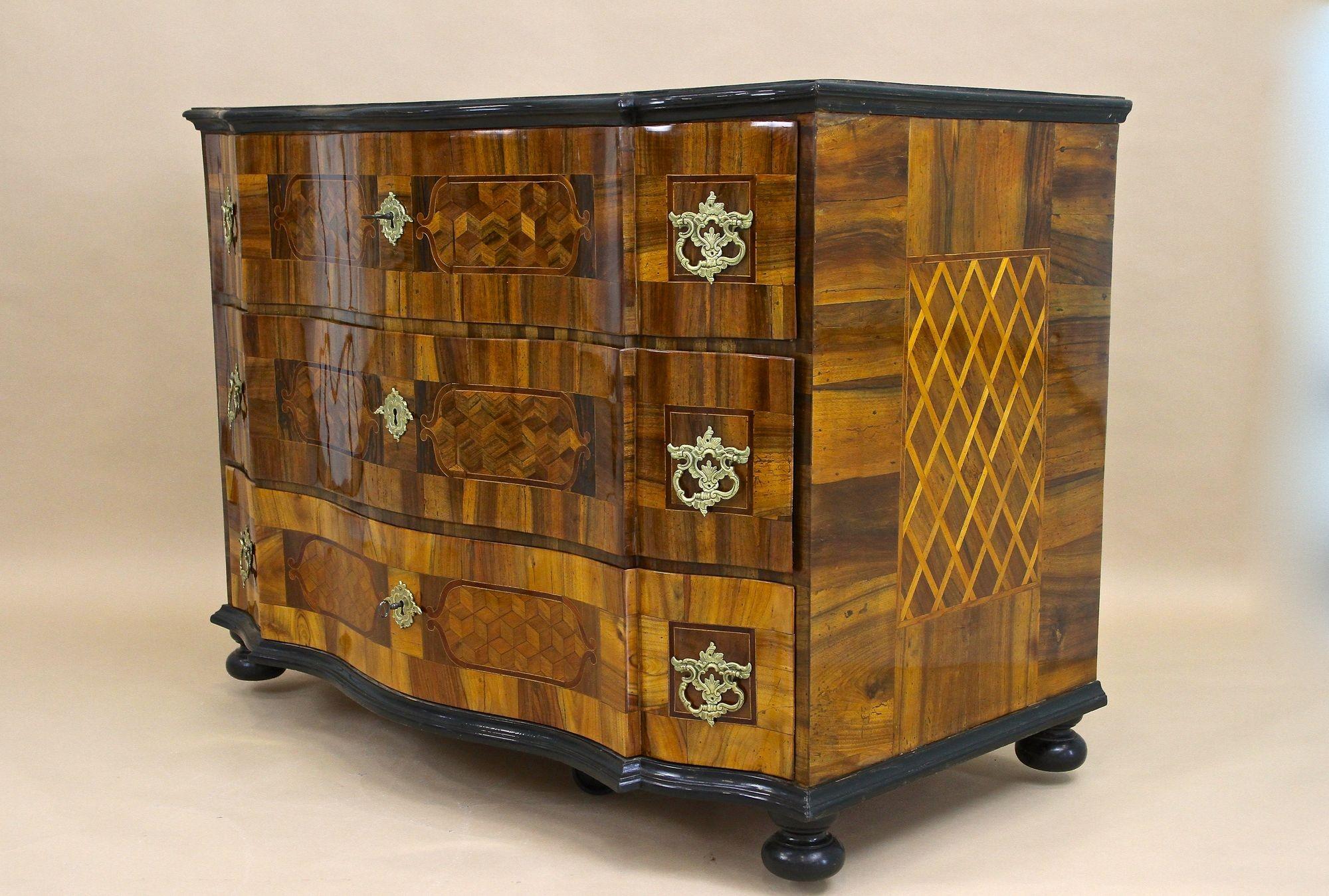 Barocke Kommode des 18. Jahrhunderts - Intarsienarbeiten, Österreich um 1760 im Angebot 6