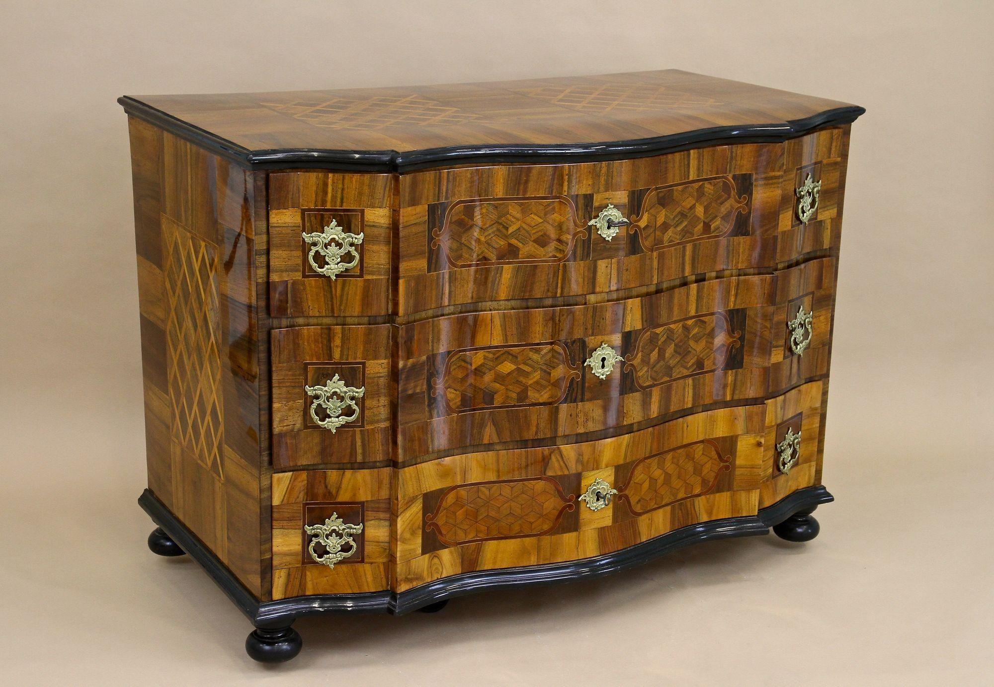 Barocke Kommode des 18. Jahrhunderts - Intarsienarbeiten, Österreich um 1760 im Angebot 1