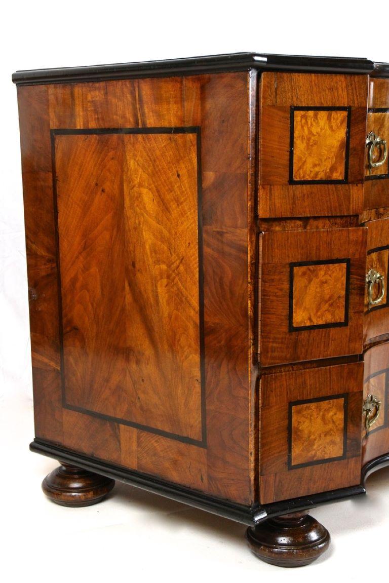 18th Century Baroque Chest Of Drawers, Nutwood/ Maple, Austria circa 1770 For Sale 4
