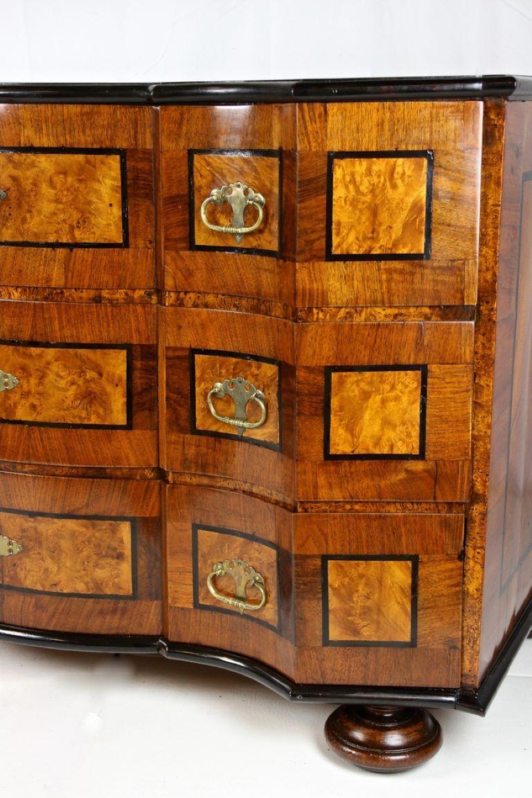 18th Century Baroque Chest Of Drawers, Nutwood/ Maple, Austria circa 1770 For Sale 7