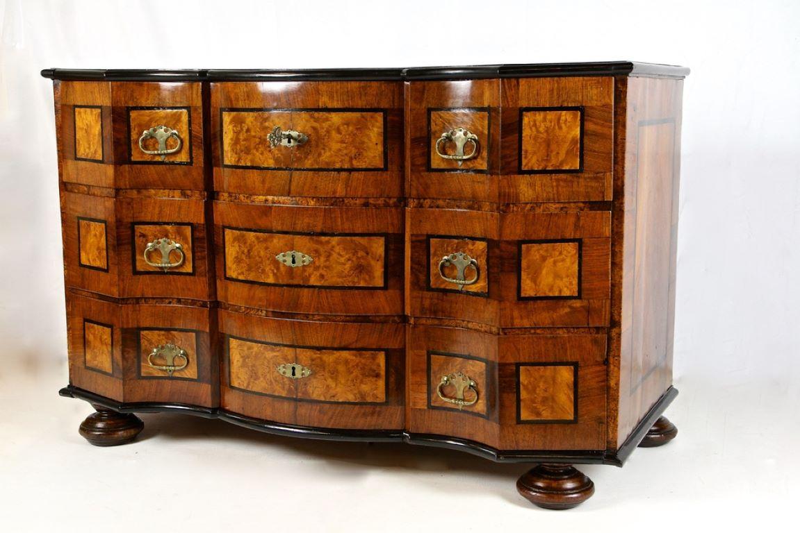 18th Century Baroque Chest Of Drawers, Nutwood/ Maple, Austria circa 1770 For Sale 3