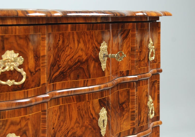 18th Century Baroque Chest of Drawers, Walnut For Sale at 1stDibs